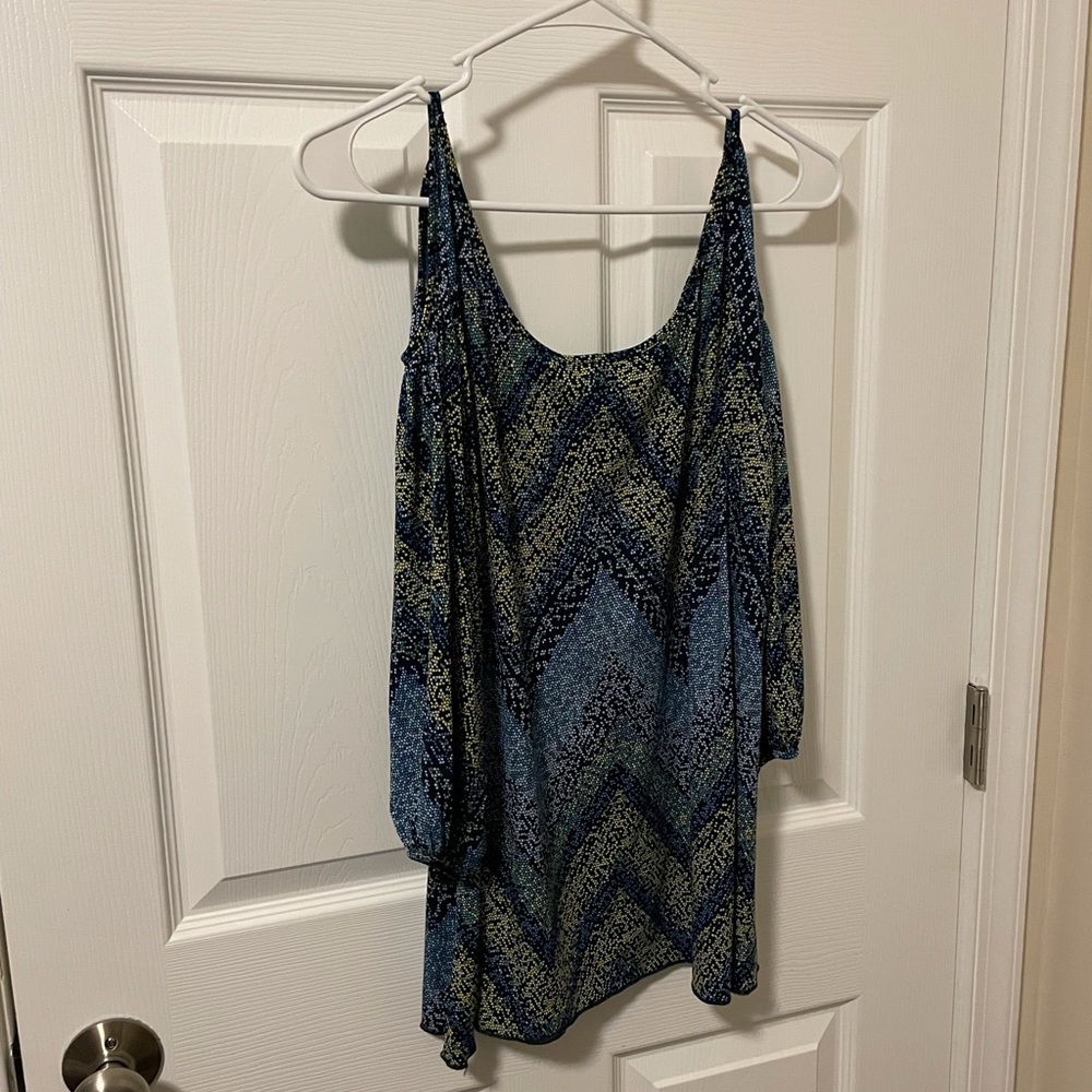 EUC peep sleeve 3/4 length women’s medium